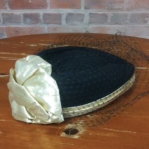 Vtg. 1950's Pill Box Style Hat - PRICE DROP 💜